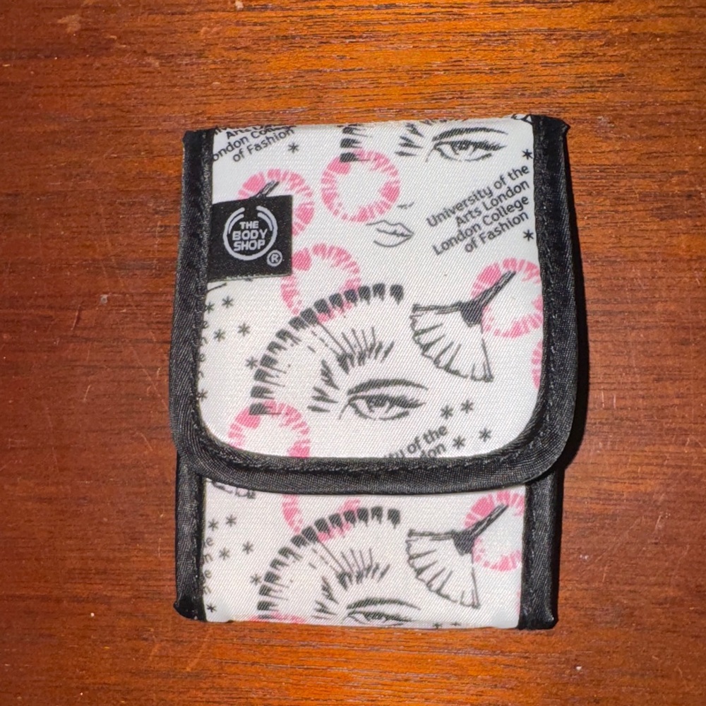 New The Body Shop Travel Make-up Brush Set in Original Case w Mirror